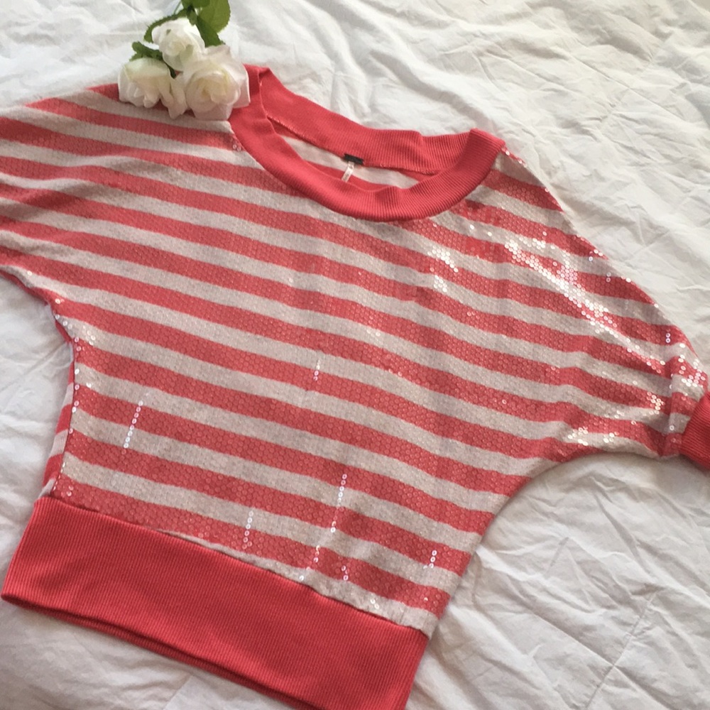 Sequined shorts sleeve scoopneck top